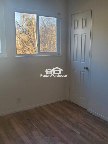 Building Photo - 10732 Spring Garden Dr