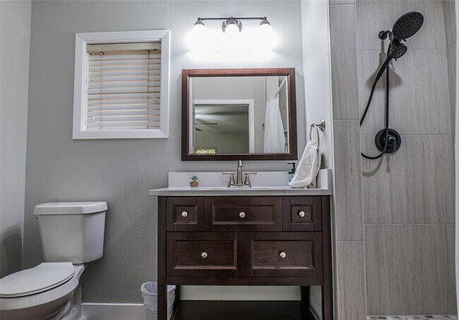 Building Photo - 9014 Slayton Dr