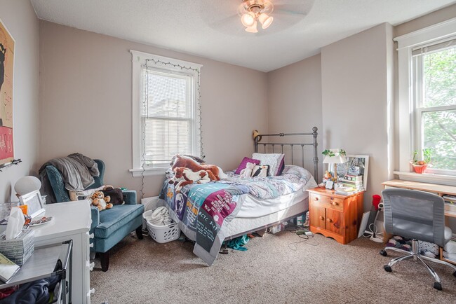 Building Photo - Updated XU Student Rental House