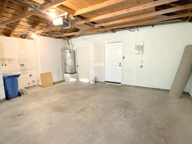 Building Photo - Wonderful Townhome In Walnut Creek Near He...