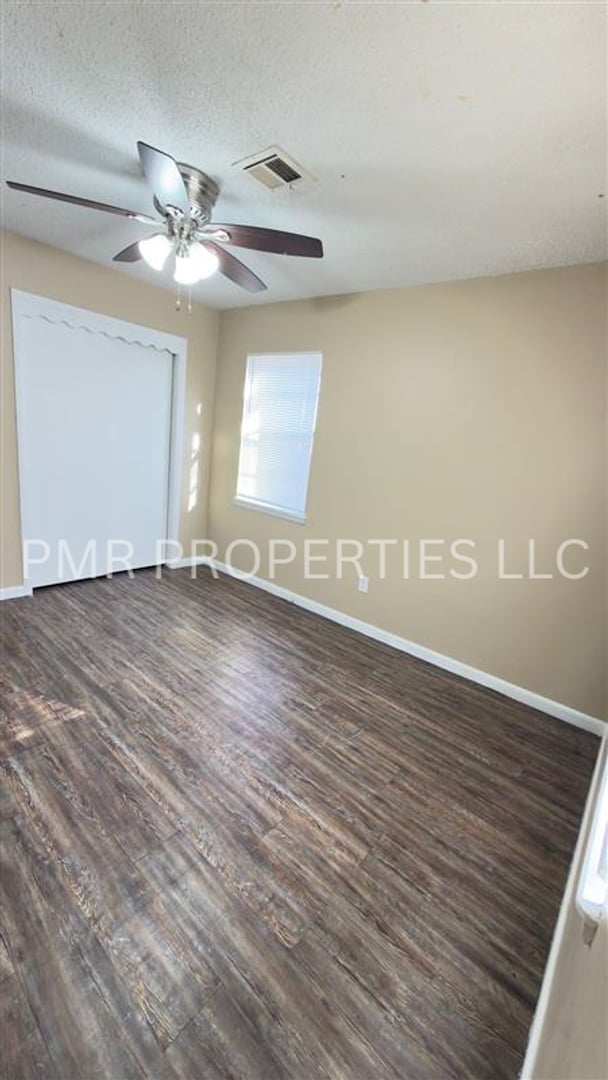 Building Photo - 3 Bedroom/1.5 Bath-House