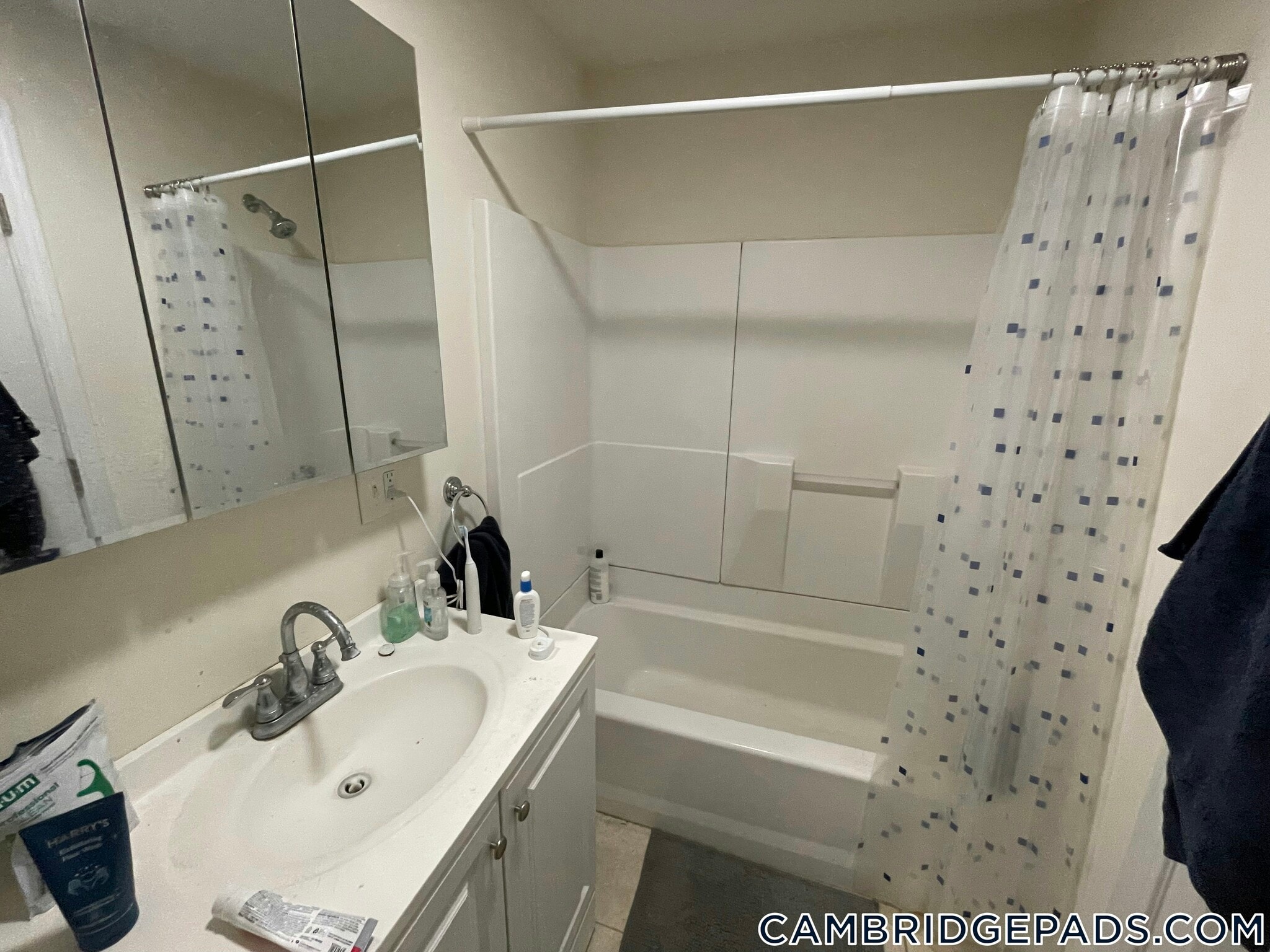 Building Photo - 1054 Cambridge St