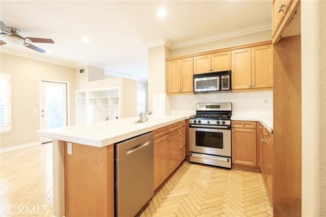 Building Photo - 25 Periwinkle