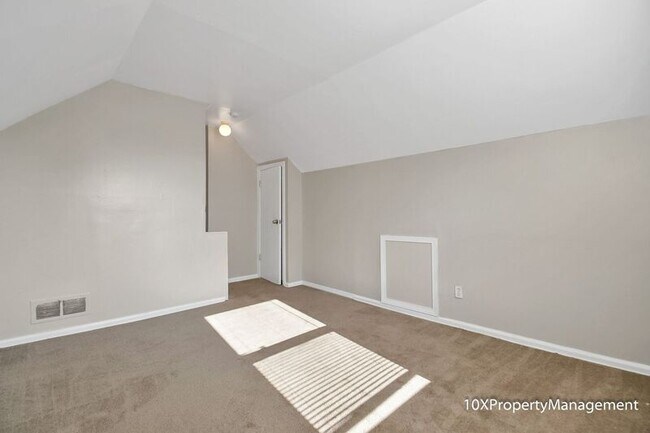 Building Photo - 2065 W Mound St