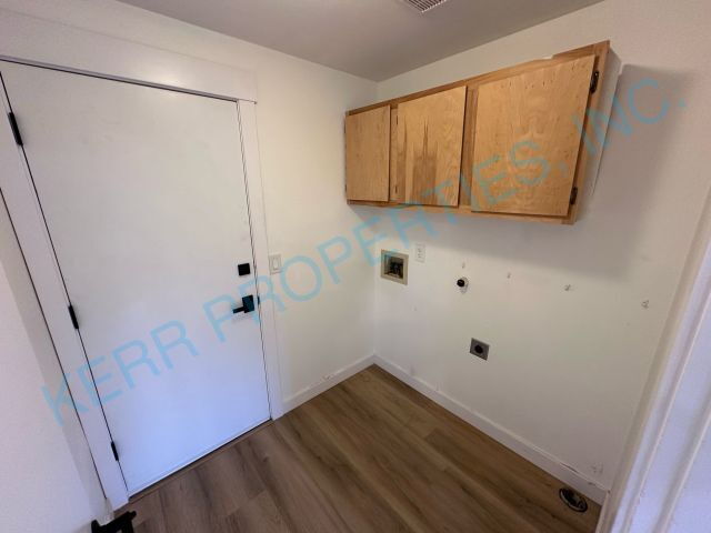 Building Photo - Charming 3-Bed Home with 2.5 Baths in Troutdale - Your Spacious Retreat Awaits!