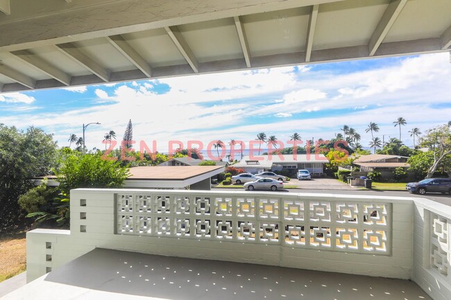 Building Photo - Lower Waialae Iki 3 Bedroom, 2 Bath Single...