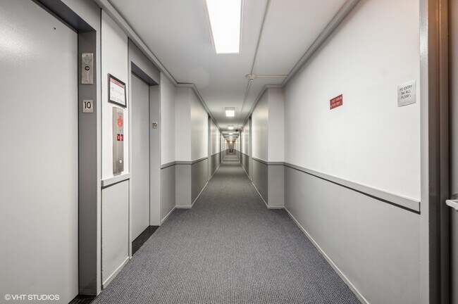 Building Photo - 1401 E 55th St