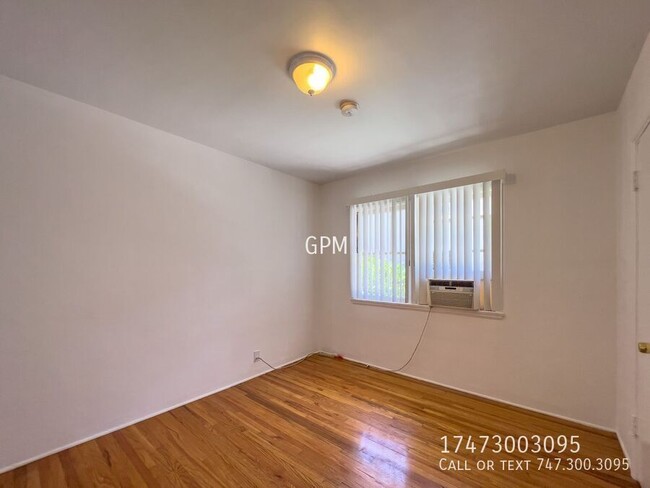 Building Photo - 1BR in Prime Los Feliz Location!