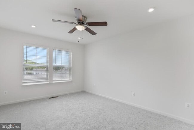 Building Photo - 233 Clifton Mnr