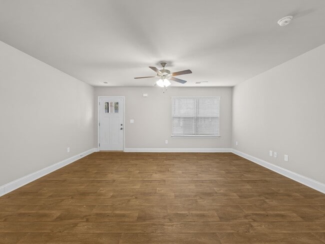 Building Photo - Charming two bedroom two and a half bathroom ready for you to call home!