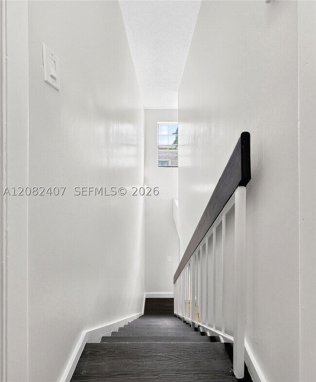Building Photo - 10505 SW 153rd Ct