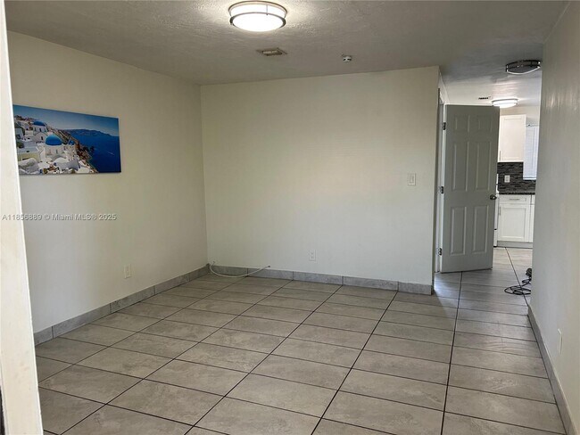 Building Photo - 2615 NW 13th Ct