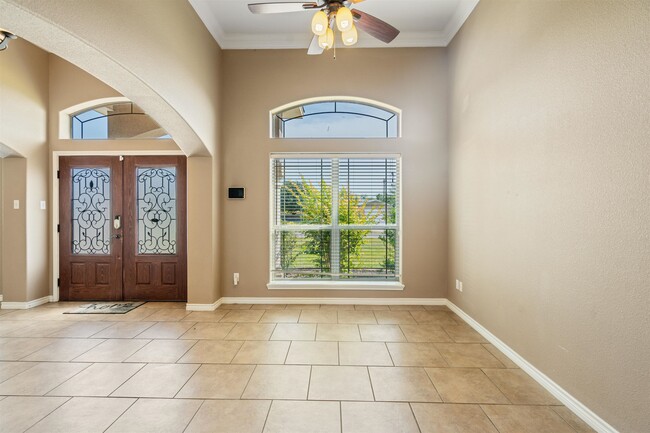 Building Photo - 102 Yellowstone Dr