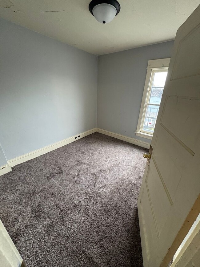 Primary Photo - 3 Bedroom 1 Bathroom Townhome