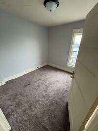 Building Photo - 3 Bedroom 1 Bathroom Townhome