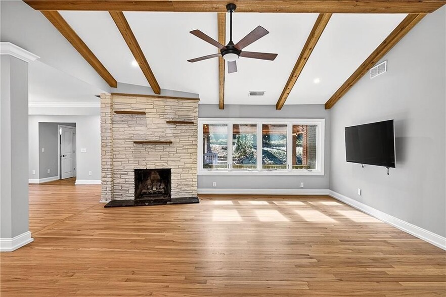 Building Photo - 1319 Chalmette Dr NE