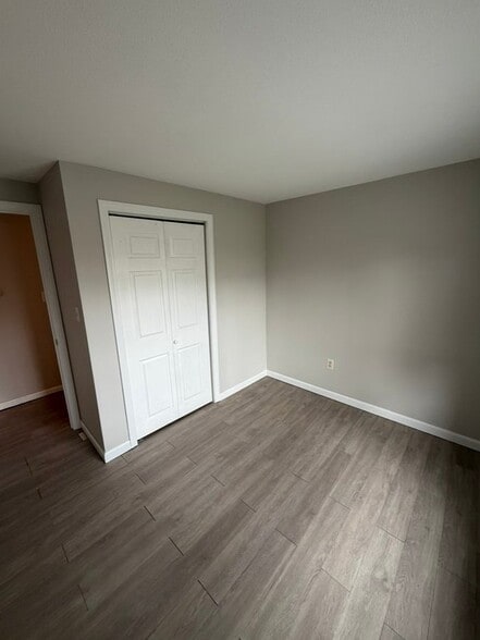 Building Photo - 136 Canterbury Ln