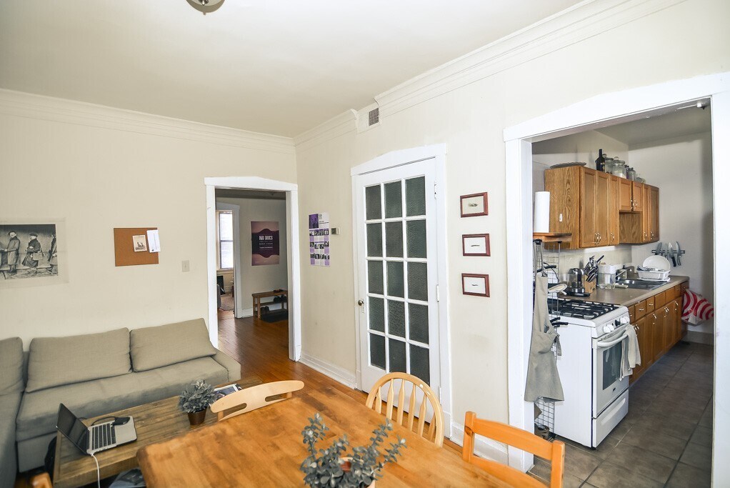 Building Photo - 1559 W Pratt Blvd