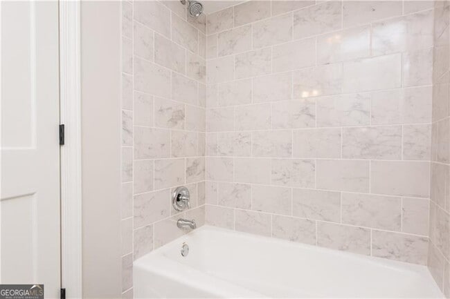 Building Photo - 311 Delmont Dr NE
