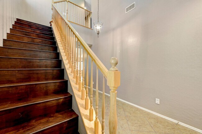 Building Photo - 3 Bedroom in Madeira Canyon!