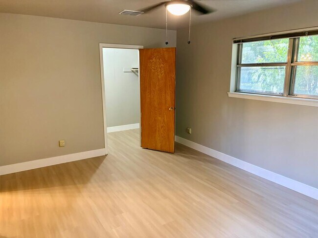 Building Photo - 11401 Indianhead Dr