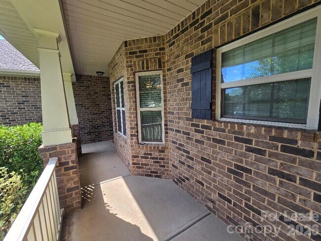 Building Photo - 7231 Kenyon Dr