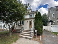 Building Photo - 4 bedrooms, 3.5 bathrooms