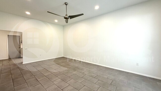 Building Photo - 13211 N Cedar Dr