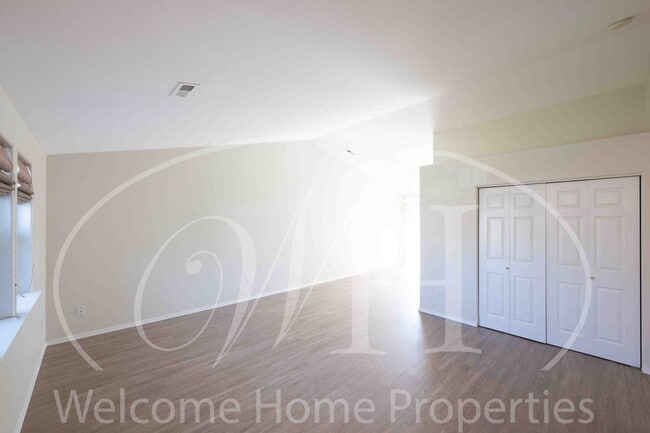 Building Photo - Newer 2 bed/2bath Home in Quiet Neighborhood