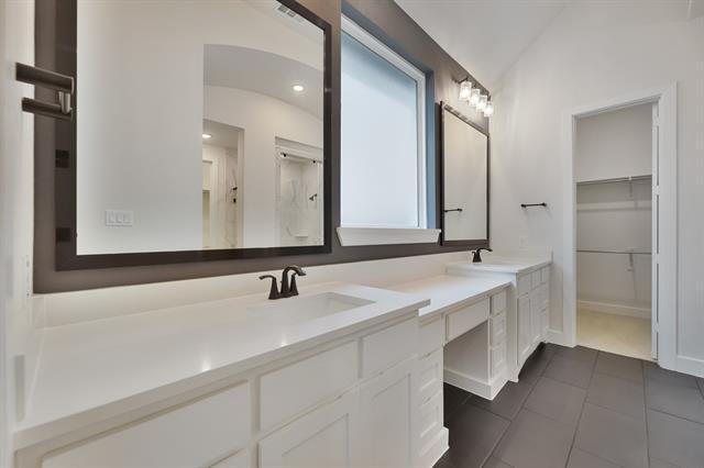 Building Photo - 545 Goose Lake Dr