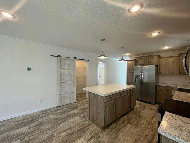 Building Photo - 608 Elephant Way