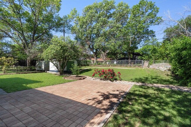 Building Photo - 3400 Santa Fe Dr