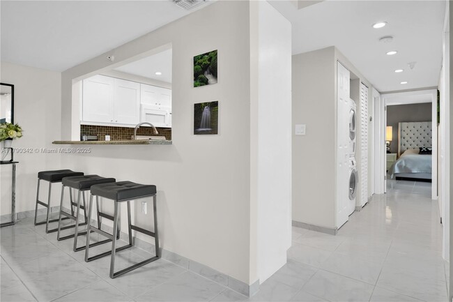 Building Photo - 1623 Collins Ave