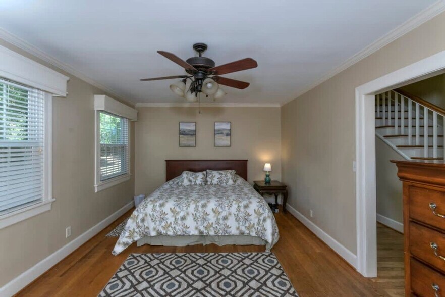 Building Photo - 1416 S Dixon Dr