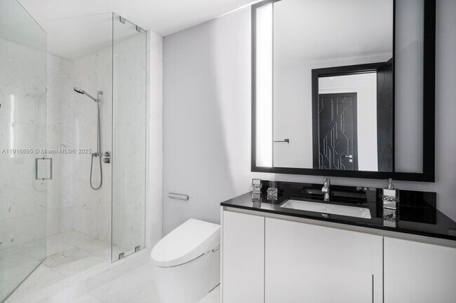 Building Photo - 18555 Collins Ave