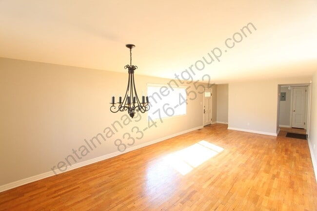Building Photo - 448 20th Ave S