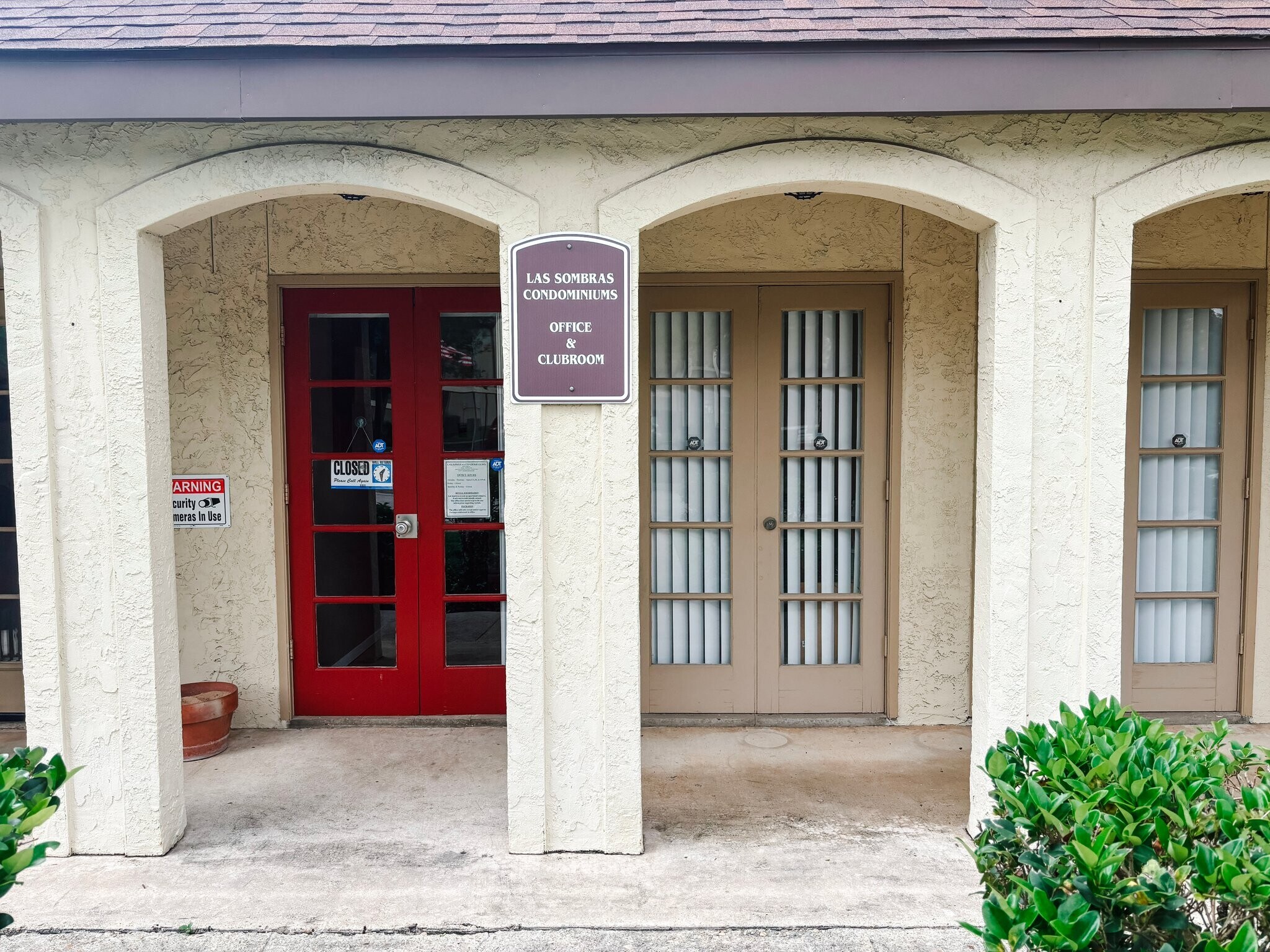 Building Photo - 8702 Village Dr