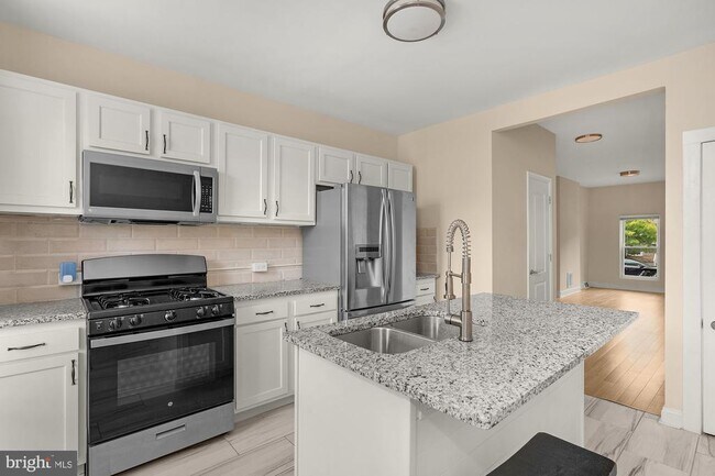 Building Photo - 151 N Potomac St