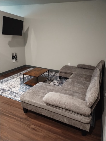 Building Photo - 5833 Homewood Dr