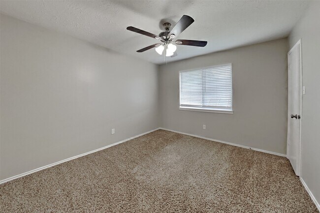 Building Photo - 1247 Kings Creek Trail