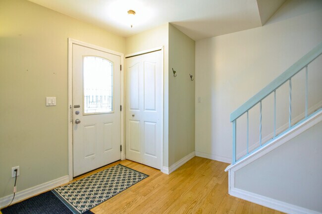 Building Photo - 3479 Burbank Dr