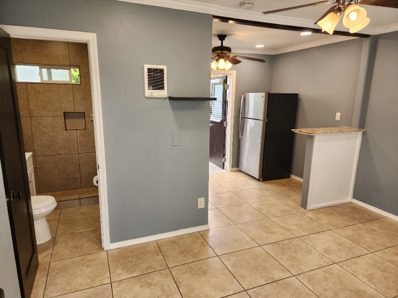 Building Photo - 715 S Pine St