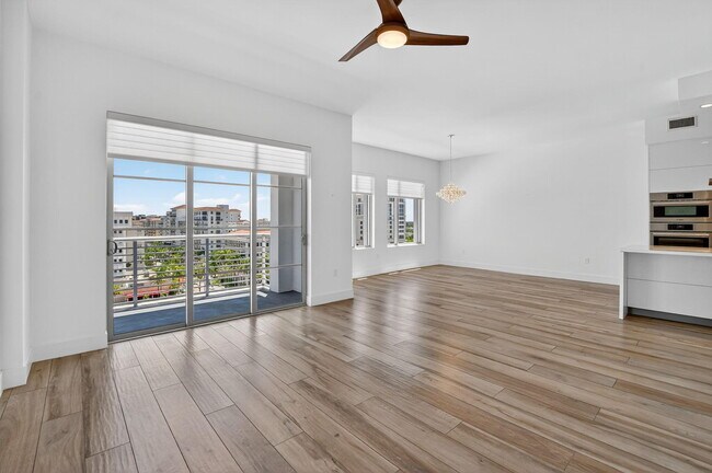 Building Photo - 155 E Boca Raton Rd