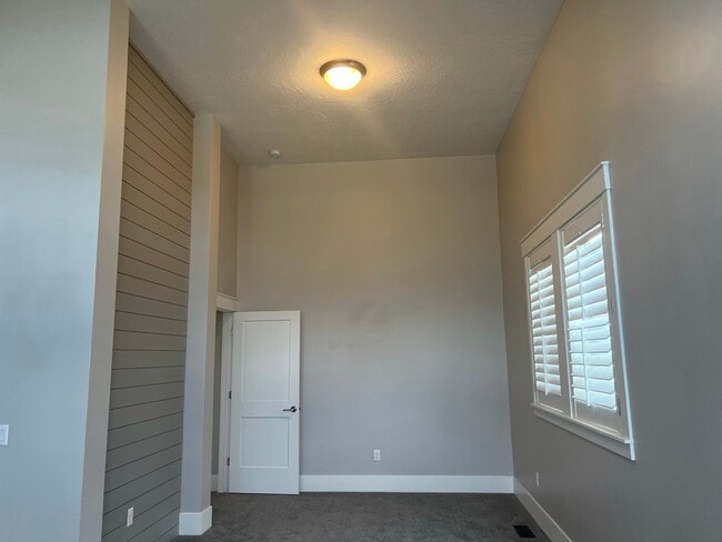 Building Photo - 10422 S Sage Canal Way