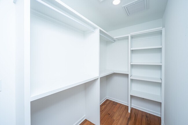 Building Photo - 1791 Dunbarton Dr