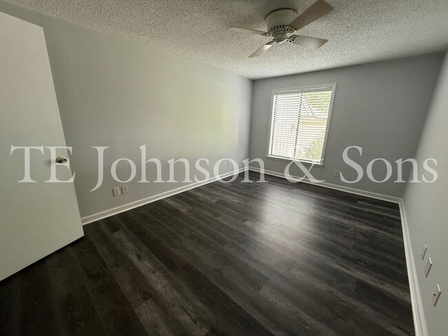 Building Photo - Cozy & Stylish 2BR Home with Fireplace, Su...