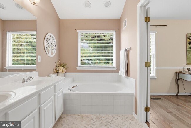 Building Photo - 47716 Bowline Terrace