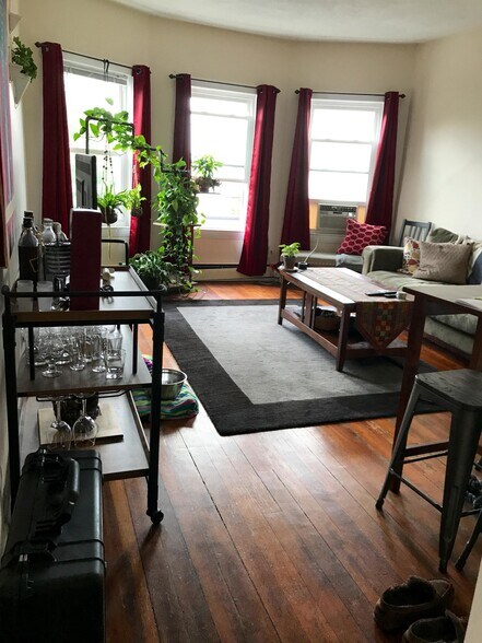 Primary Photo - 3 Calvin St