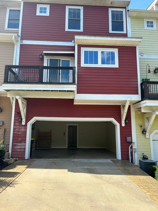 Building Photo - Townhouse Rental-Asheville