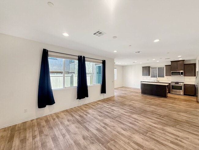 Building Photo - Stunning 3B/2.5BA Home in Murrieta for Rent!